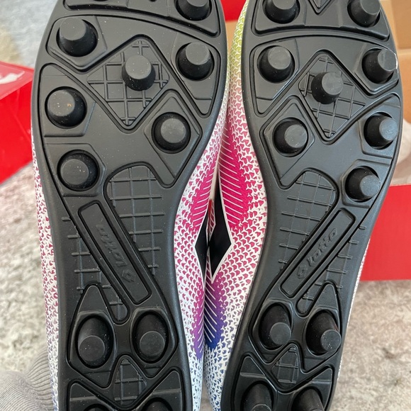 BRAND NEW WITH TAG Lotto Youth Soccer Cleats Size 5M. Italian sports design. - Picture 5 of 6